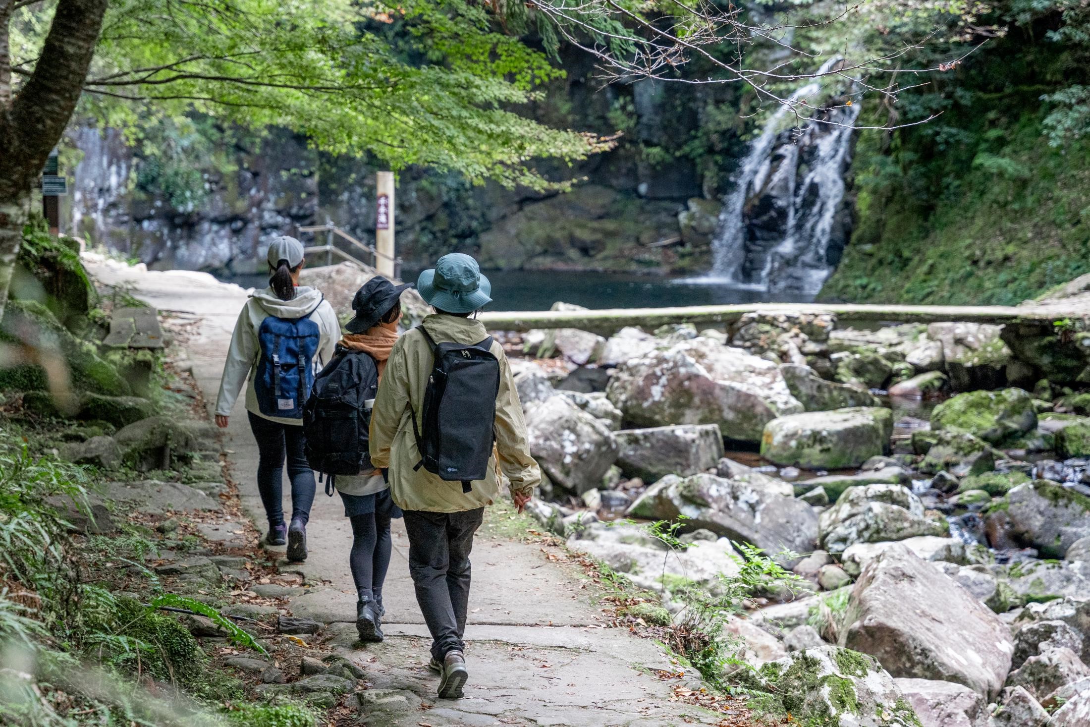 【通年】滝×パン　温泉よりみち旅